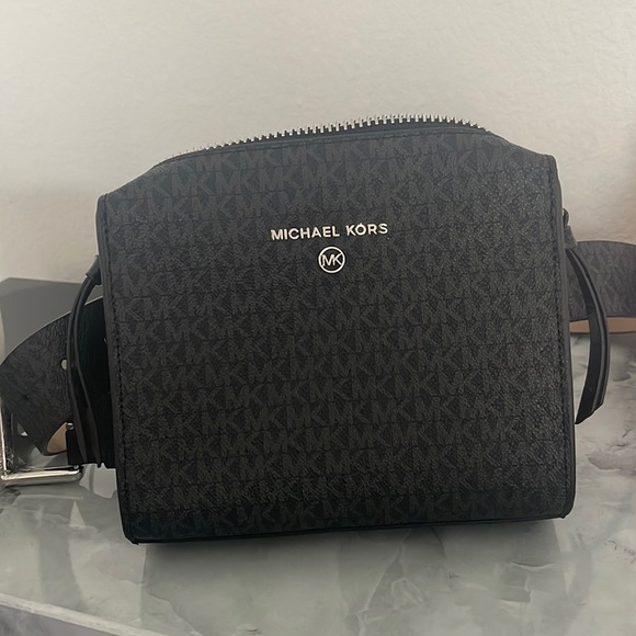 Michael Kors Belt Bag - Picture 1 of 3